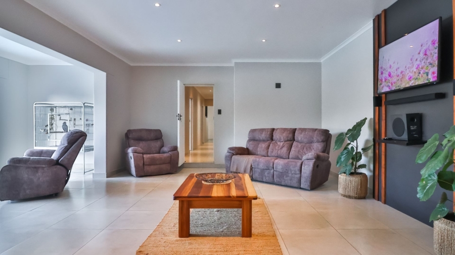 9 Bedroom Property for Sale in Westcliff Western Cape